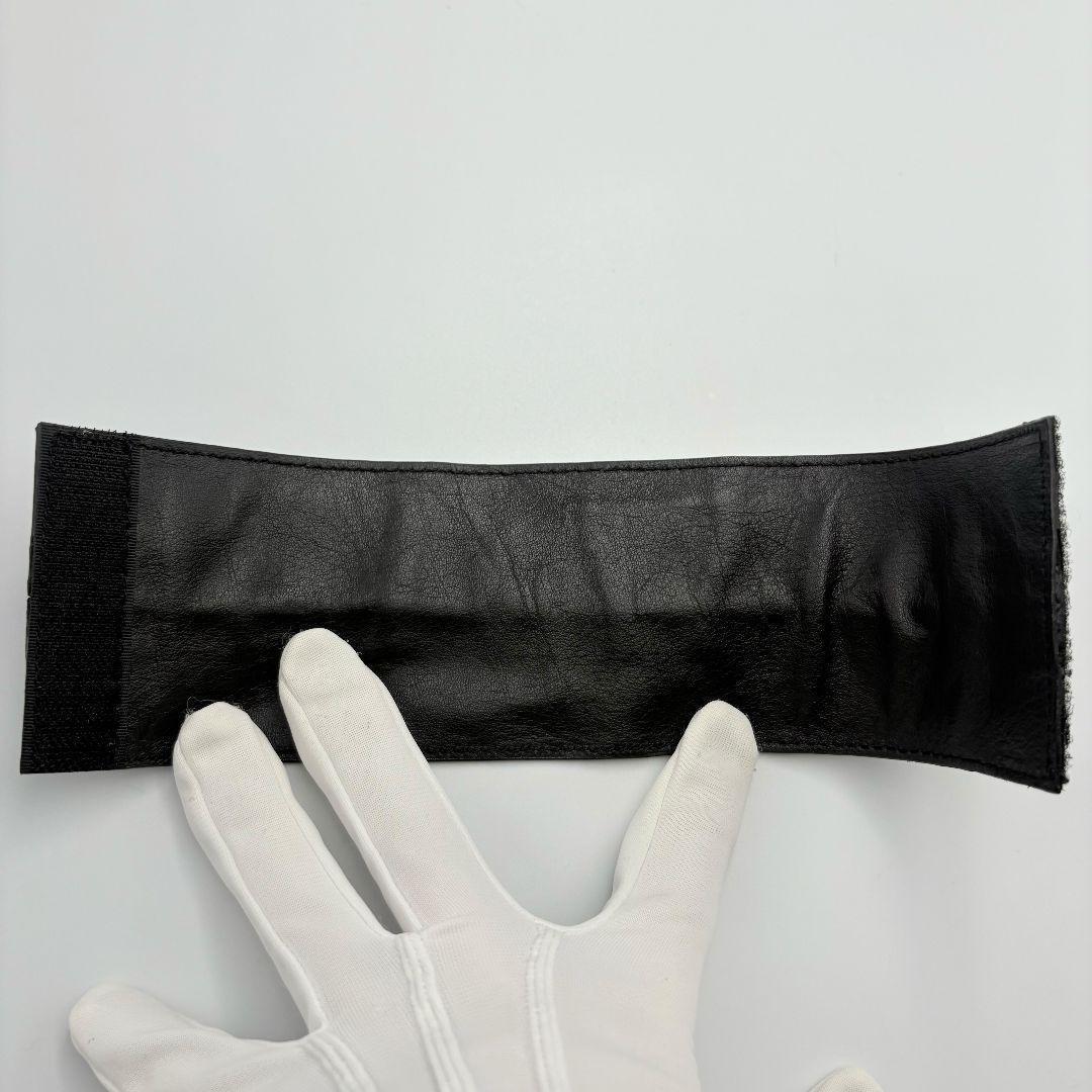 美品 グッチ ロゴプレート レザーバングル ケース付き 本革 リストバンド