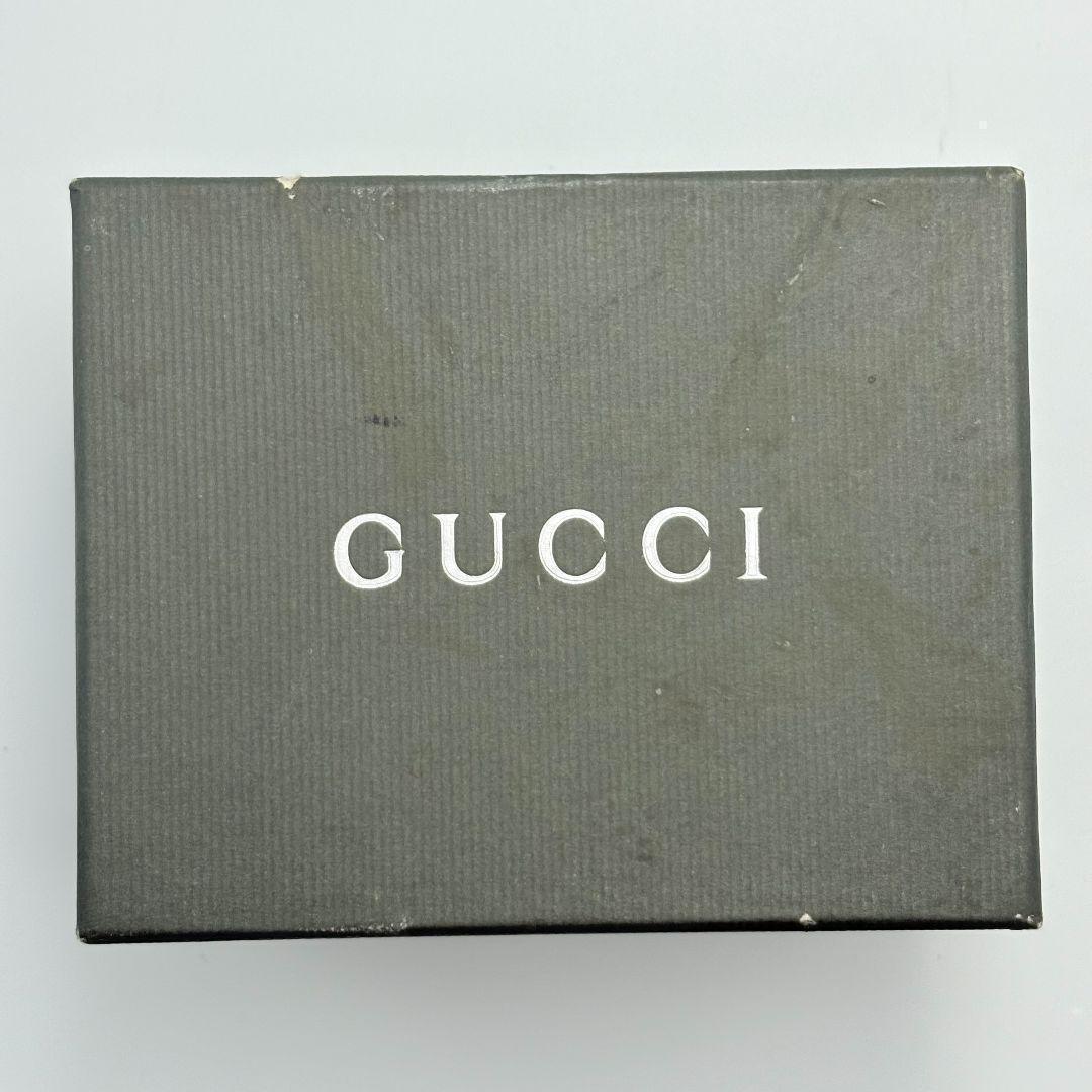 美品 グッチ ロゴプレート レザーバングル ケース付き 本革 リストバンド