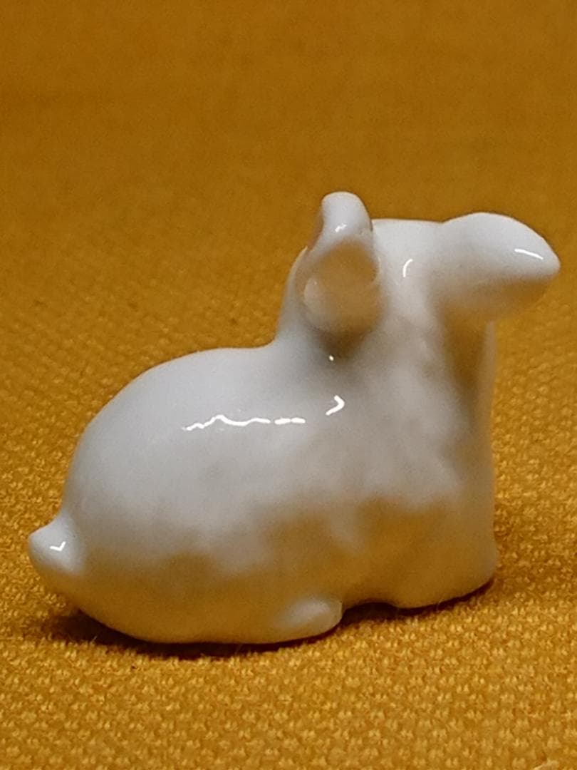 ウサギ　兎　白兎　陶器　オブジェ　置物　インテリア　工芸品　美術品　A1184