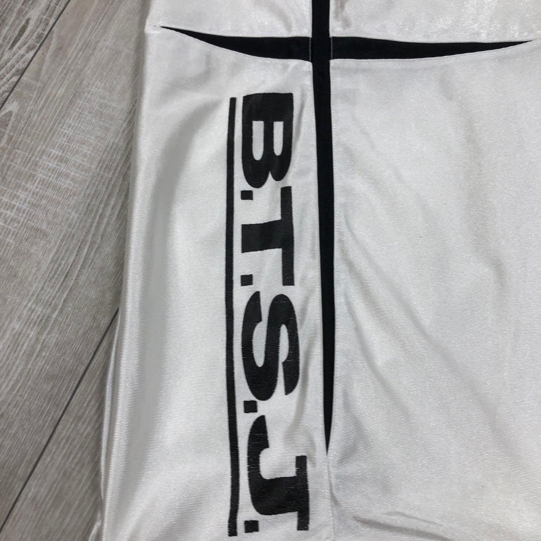 ボディコンバット　レスミルズ　激レア商品　十字架ロングパンツ　イベント早い者勝ち