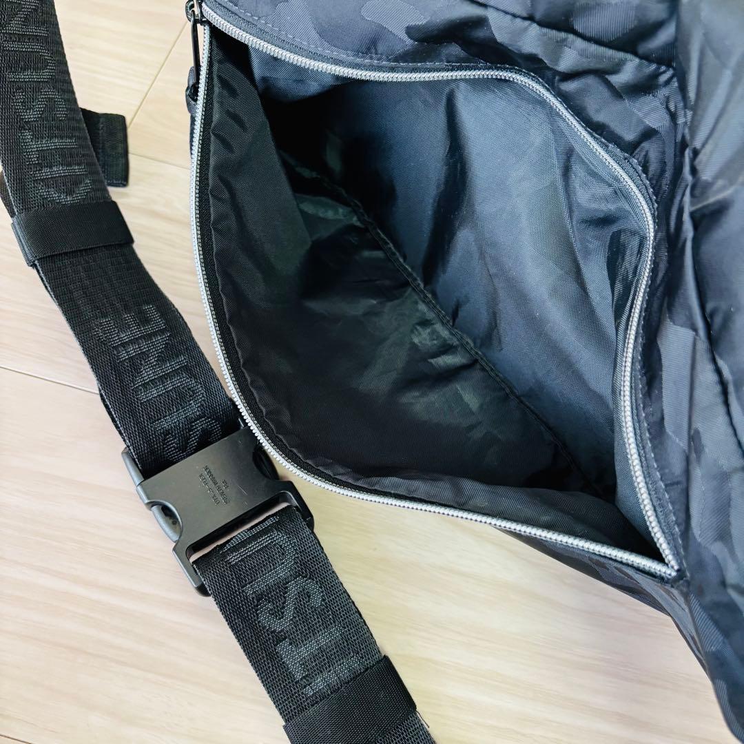 MAISON KITUSNE メゾンキツネ EASTPAK コラボ ボディバック