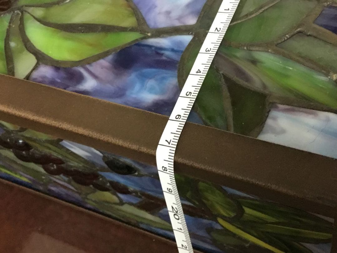 大輪のバラ咲くステンドグラスのアンティークな光柱　ポーチや通路に置くのに最適