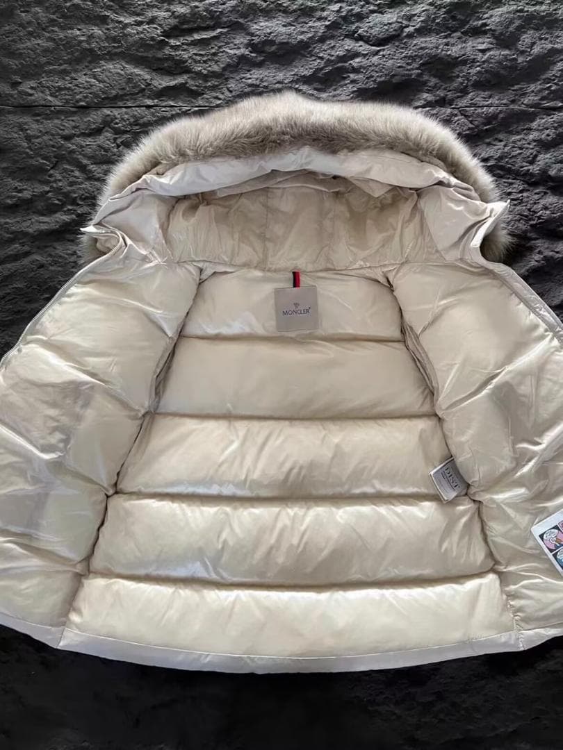 極美品アイボリー ファー付きダウンジャケット