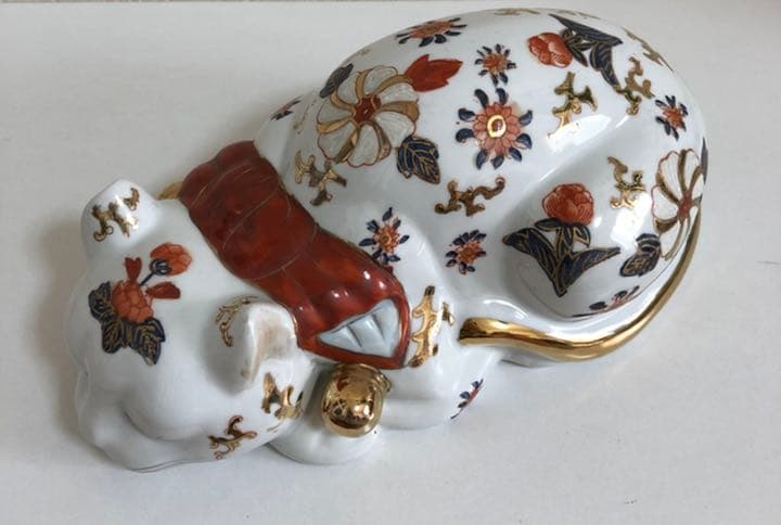 伊万里焼　眠り猫