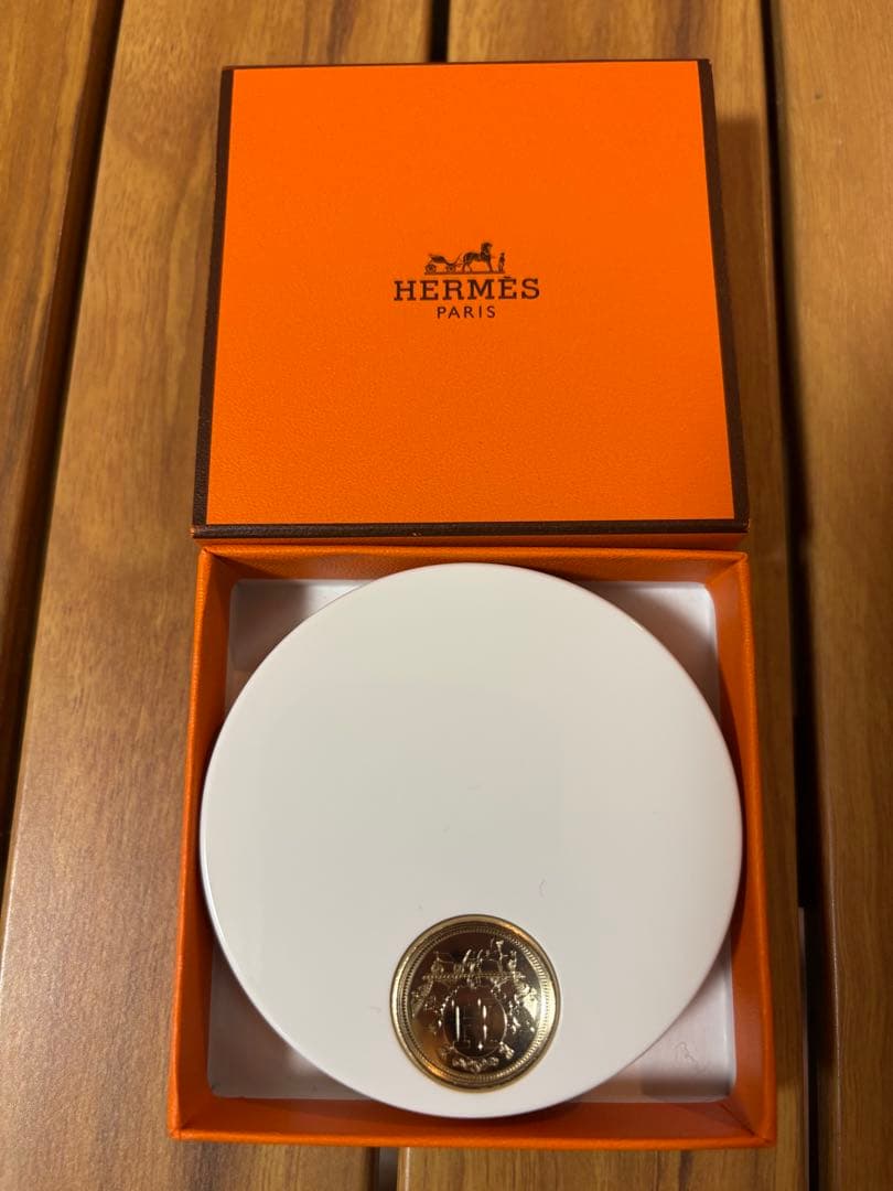 HERMES フェイスパウダー