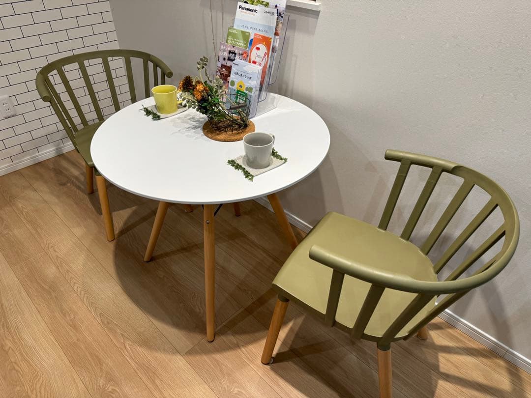 円形ホワイトテーブル木目