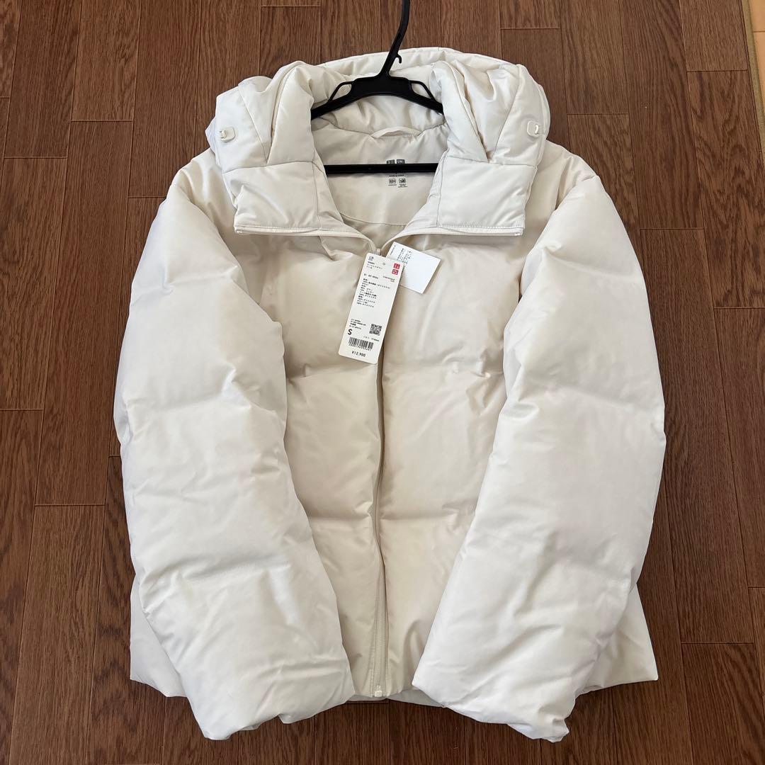 ユニクロ シームレスダウンパーカ オフホワイト S 新品タグ付き