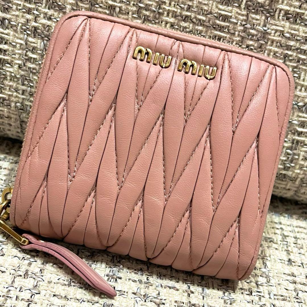 MIU MIU ミュウミュウ ピンク 編み込み レザー二つ折り財布 金ロゴ