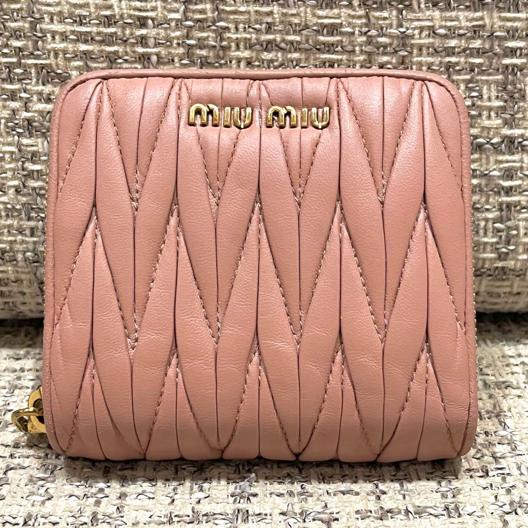 MIU MIU ミュウミュウ ピンク 編み込み レザー二つ折り財布 金ロゴ