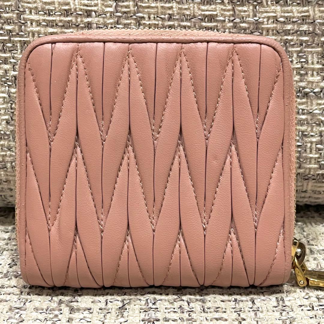 MIU MIU ミュウミュウ ピンク 編み込み レザー二つ折り財布 金ロゴ