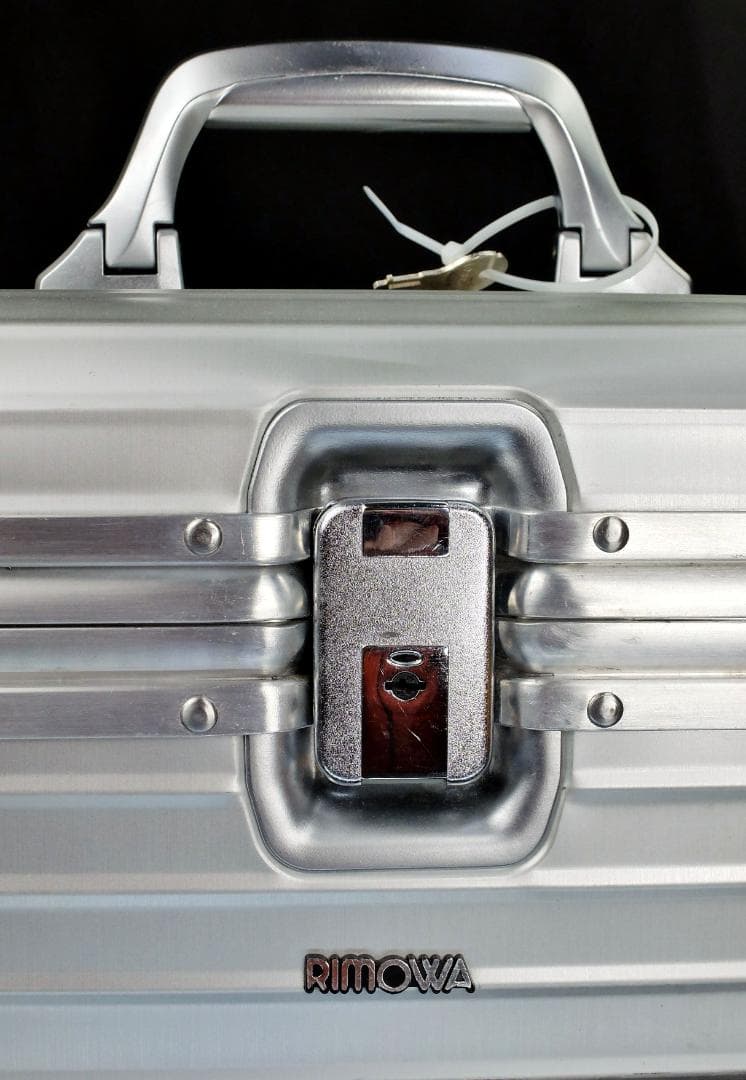 リモワ　982.73 旧盤『TOPAS/トパーズ』ビューティケース 19L 鍵付