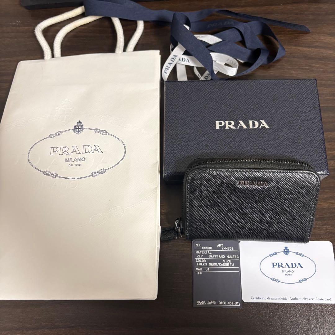 PRADA ケース　ブラック