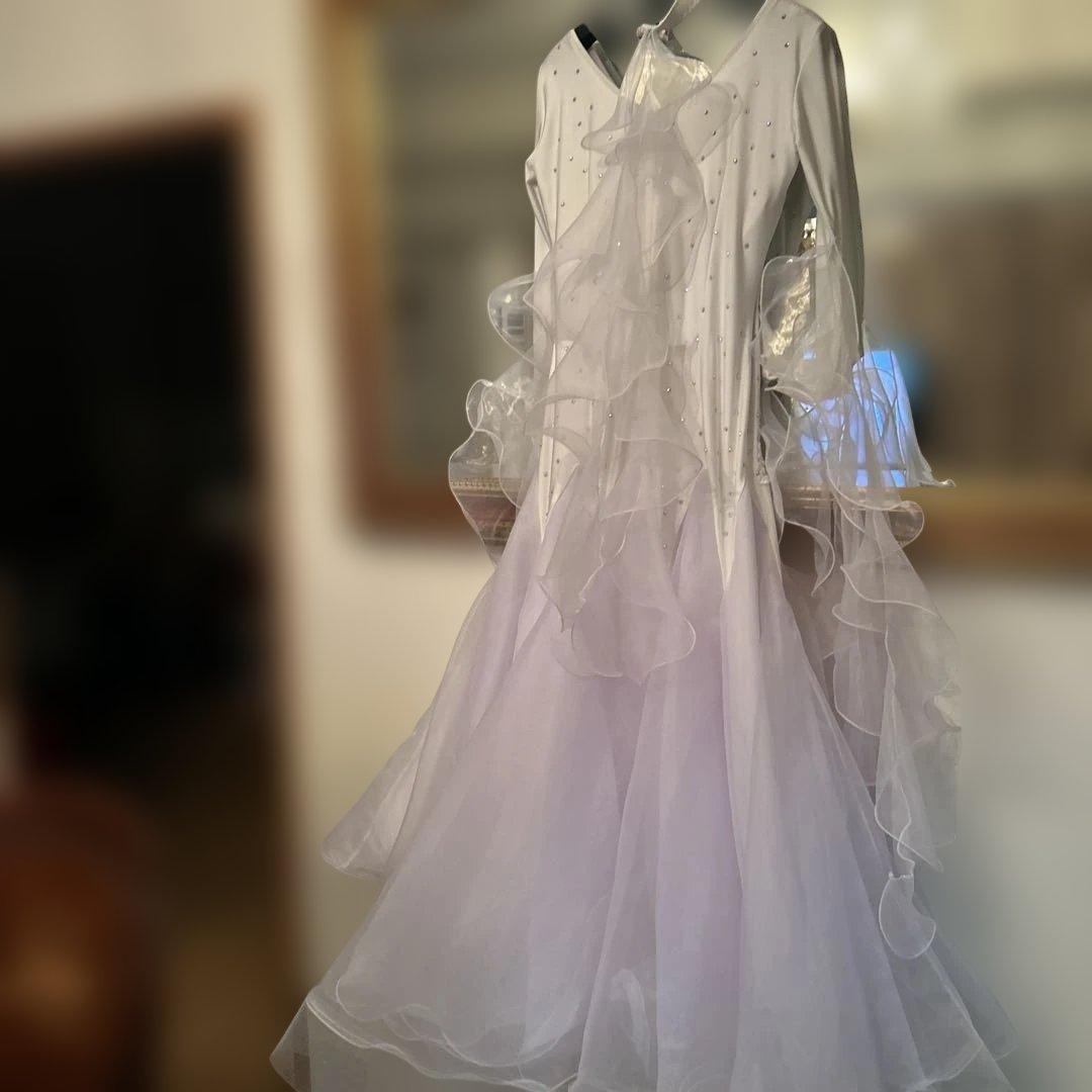 社交ダンスのスタンダードドレスです。一度競演会で着用しました。