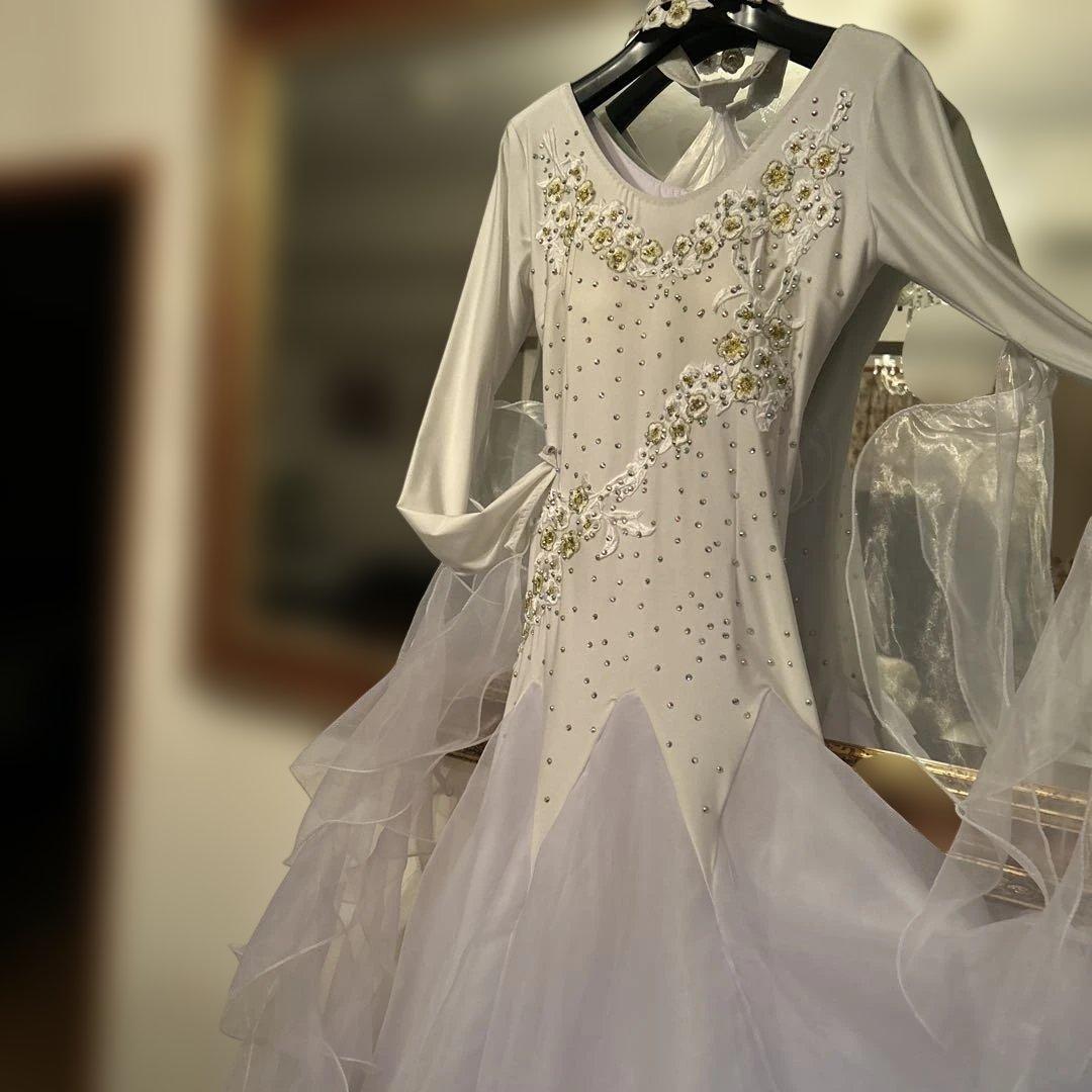 社交ダンスのスタンダードドレスです。一度競演会で着用しました。