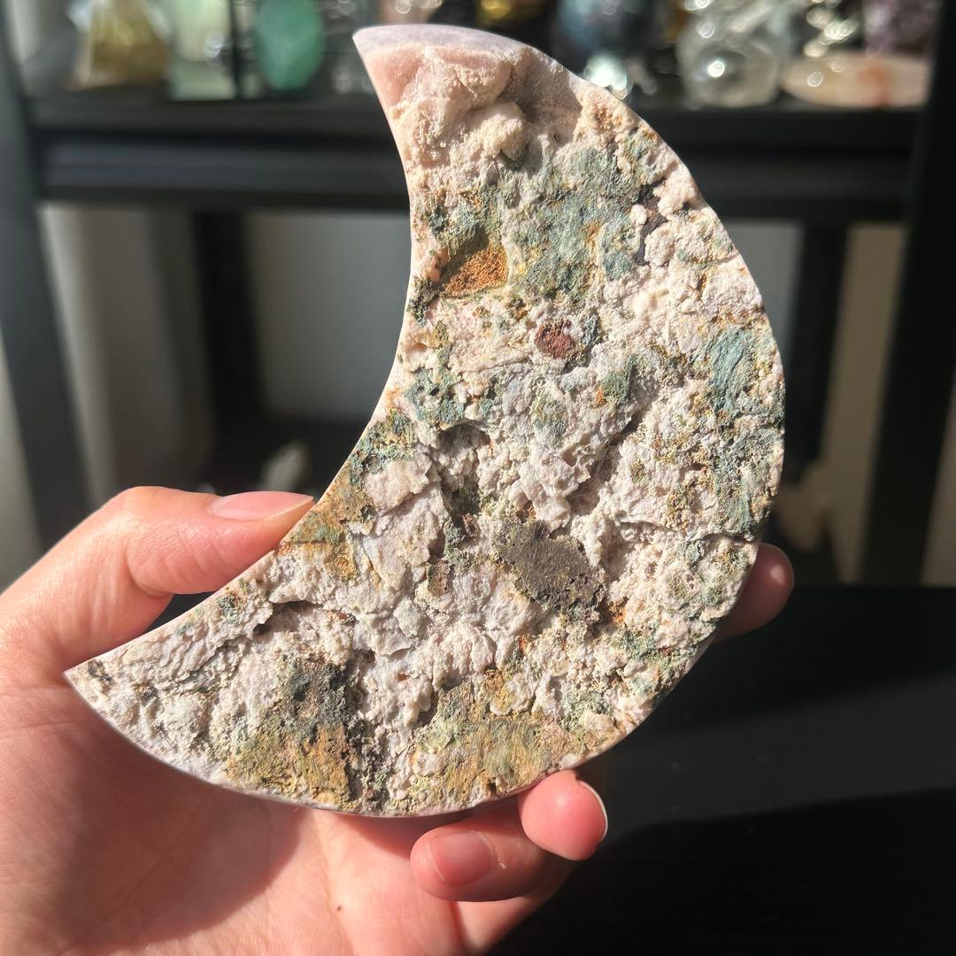 天然石ピンクアメジストの月　置物　台座付きNO.021512