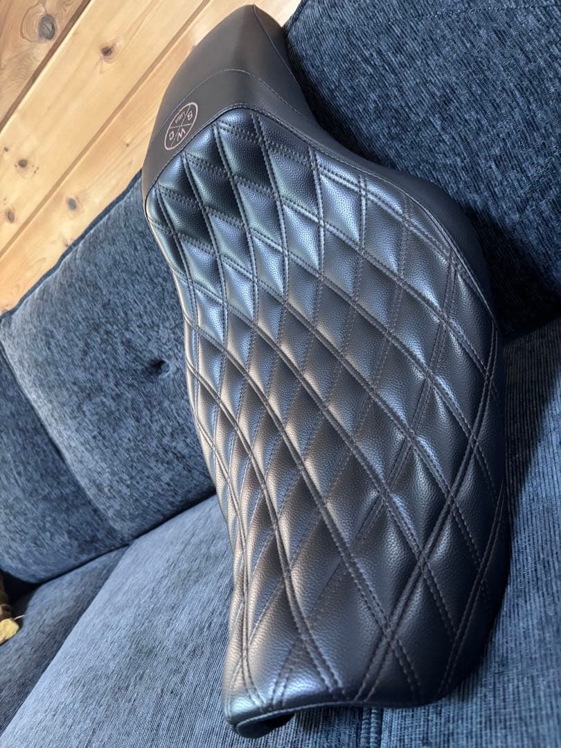 スポーツスターシートWhiplashSLIPSTREAM SEAT