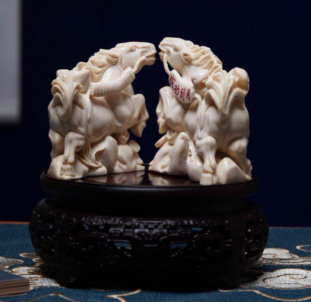 天然マンモス牙美しい手作り彫刻馬が成功した 置物