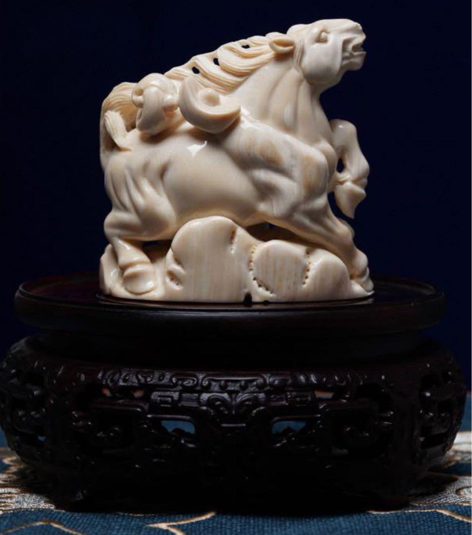 天然マンモス牙美しい手作り彫刻馬が成功した 置物