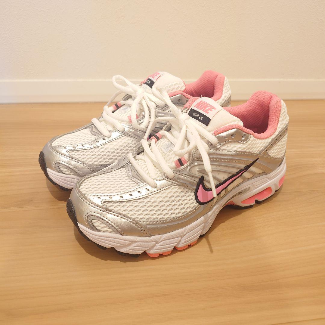 NIKE　MOTO 2K 23.5cm