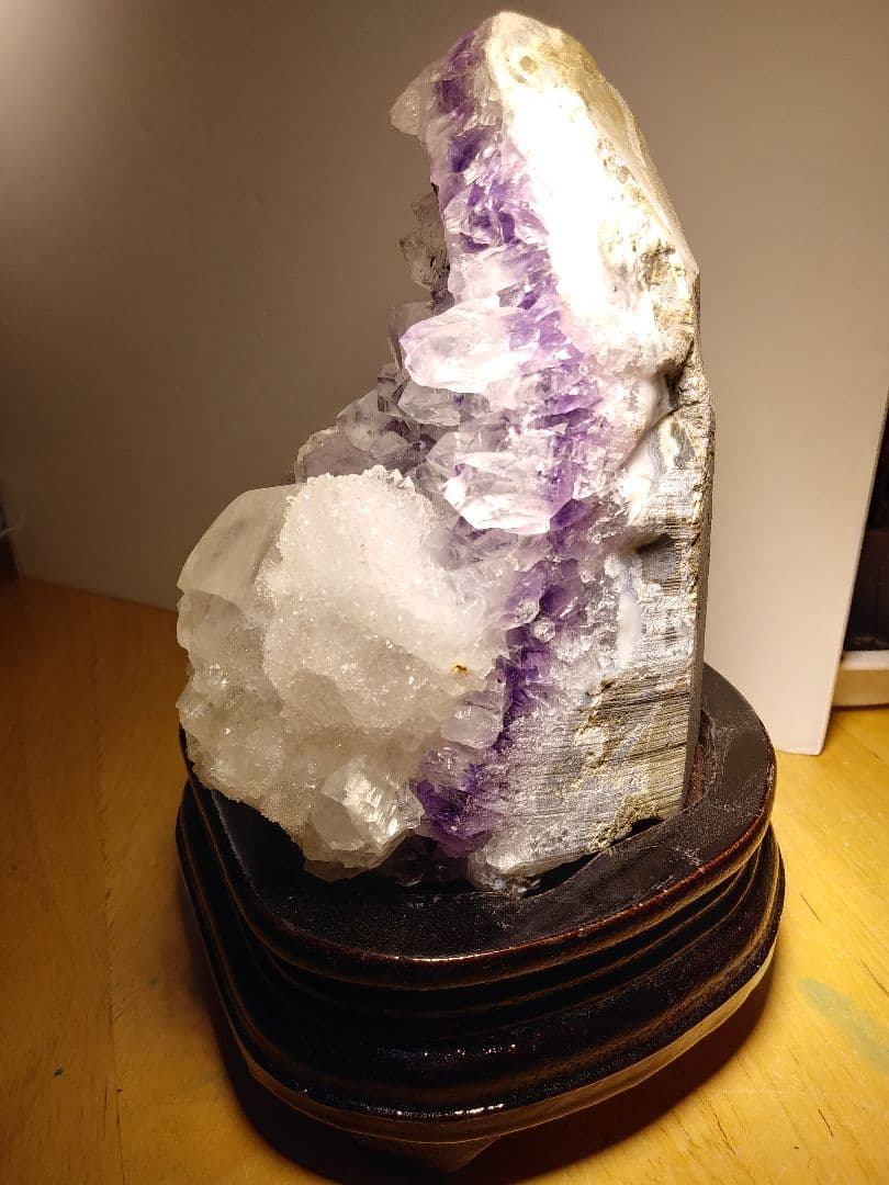 希少アメジストクラスター(カルサイト共生)１,１kg　天然石　クラスター　ドーム