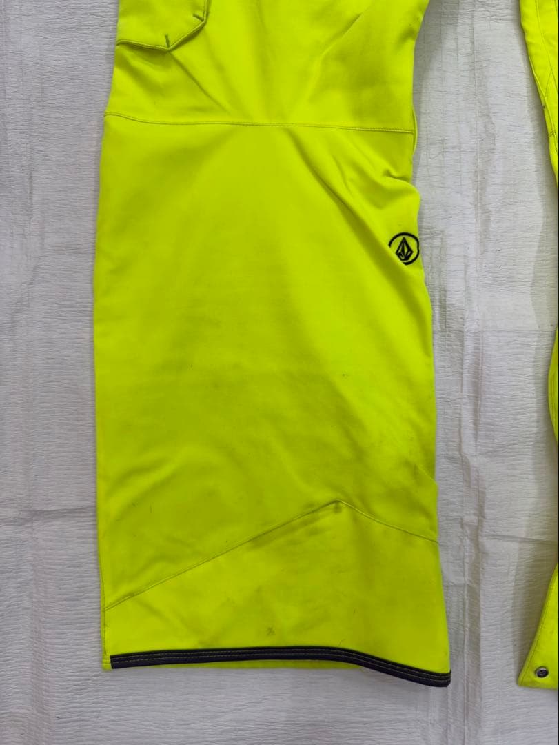 AA　VOLCOM スノーボードウェア 黒/黄緑