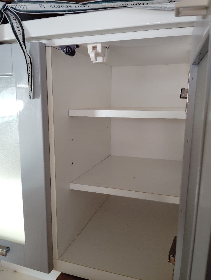 グレー 食器棚 ガラス扉付き 3引き出し