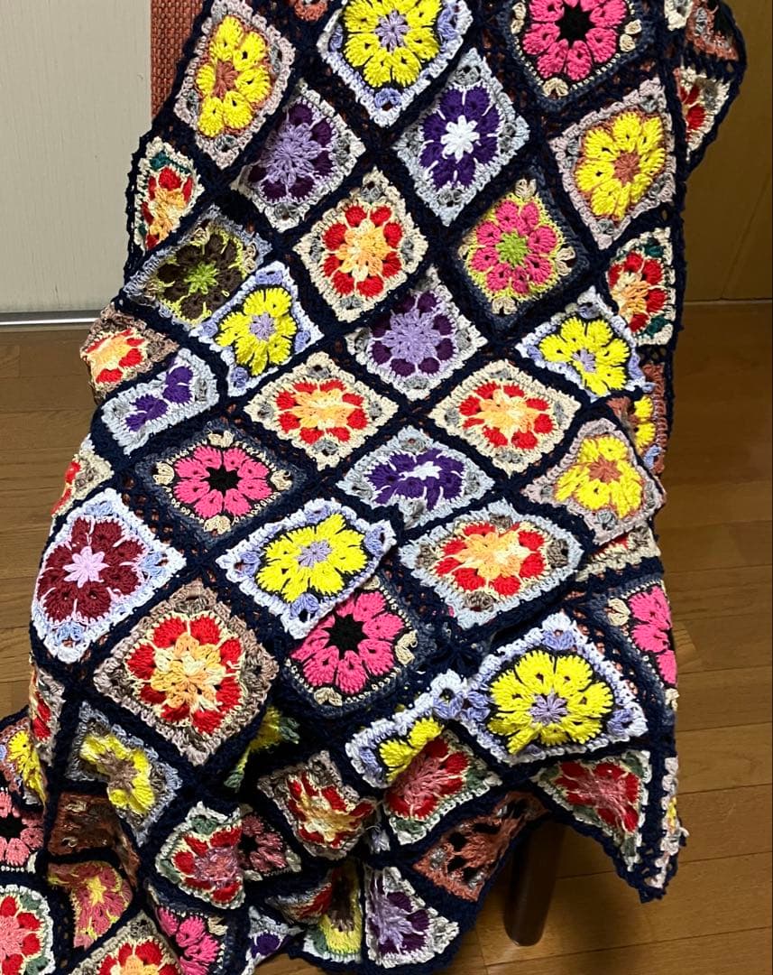 （寄付対象品）ハンドメイド　多色アフリカンフラワー　マルチカバー　ブランケット