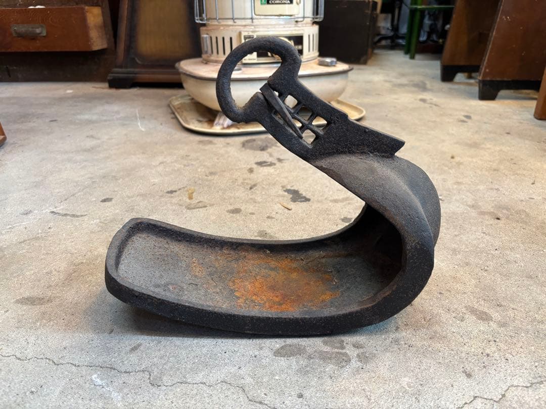 アンティーク 古道具 金鉄製 鐙 あぶみ舌長鐙 武具 馬具 馬術 鞍 くら