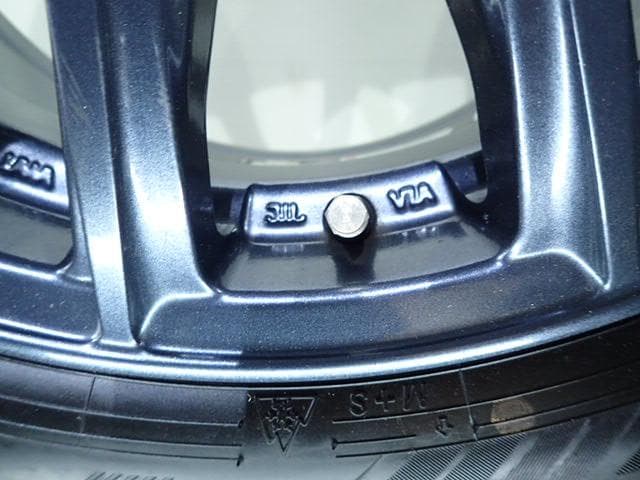 B1043【送料無料】スタッドレスタイヤ 205/55R16 4本セット