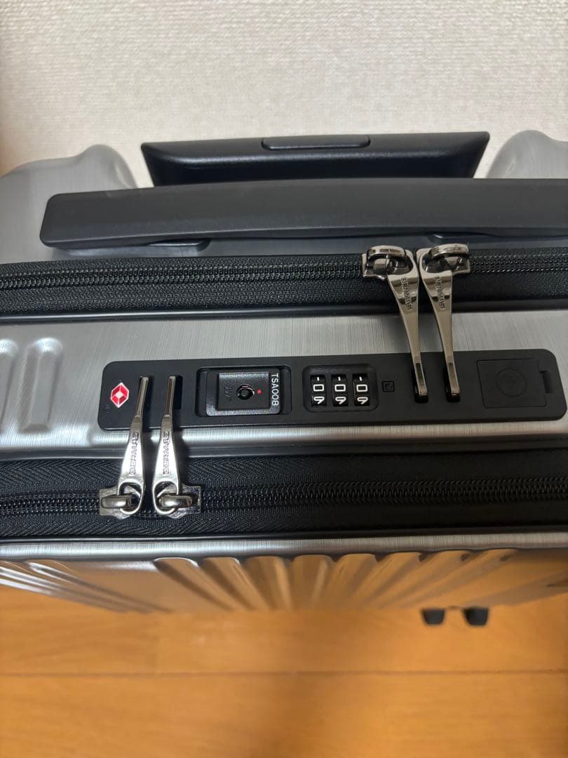 [バーマス] スーツケース Inter City 60524 22L