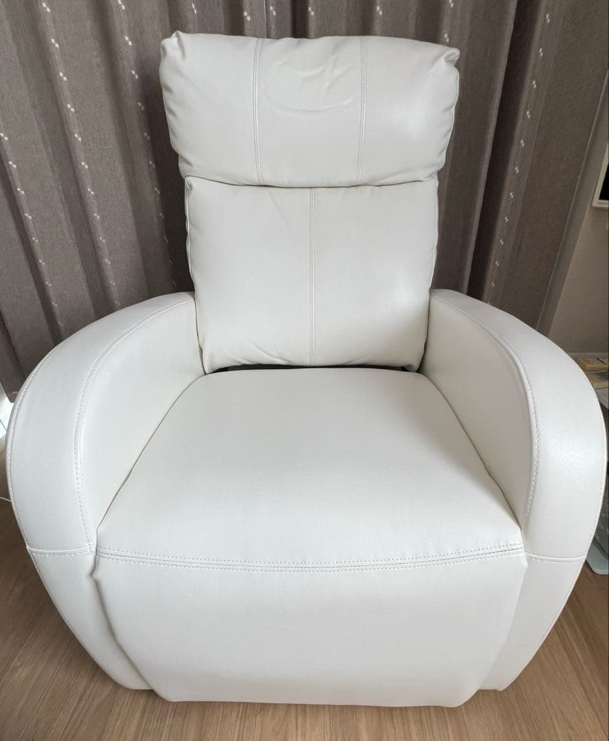 ラウンジチェアDX（レッグレスト連動タイプ）ホワイト【幅66cm】