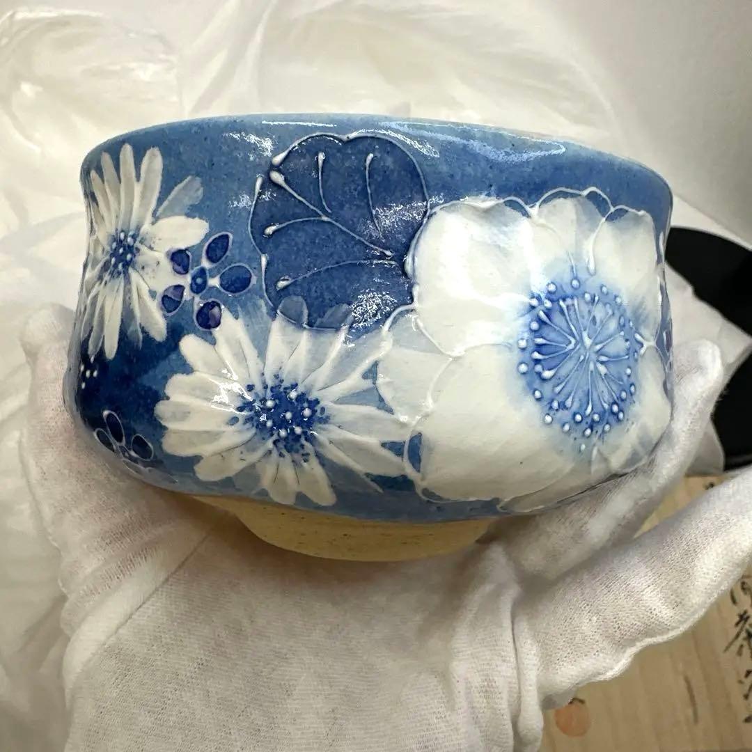 【新品未使用】工房「ゆずりは」藍彩白絵花　抹茶碗(平型)】　贈り物 プレゼント