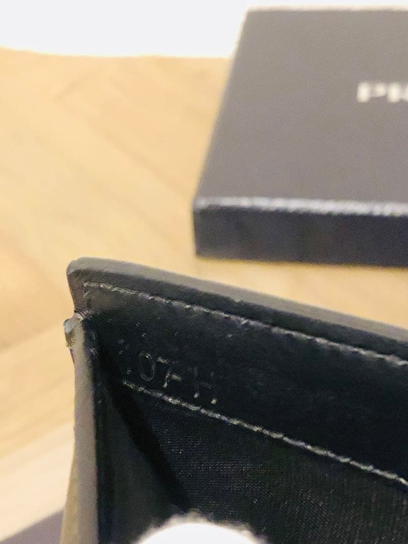 PRADA ブラックレザー 三つ折り財布