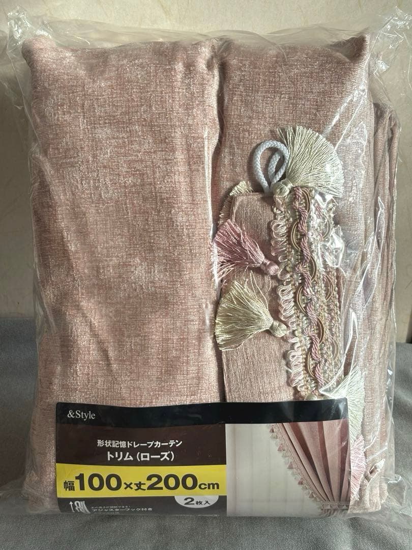 【新品、未開封】ニトリ　トリム（ローズ）カーテン100×200cm 2枚入り
