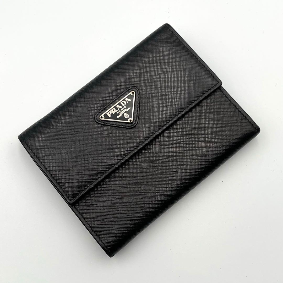 美品✨PRADA 三つ折り財布 黒　サフィアーノレザー　三角　トライアングル