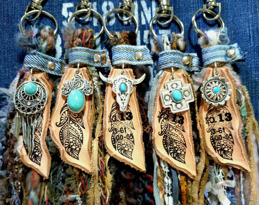 革タグ＆ターコイズチャームのタッセルキーホルダー☆5個セット☆バラ売り可