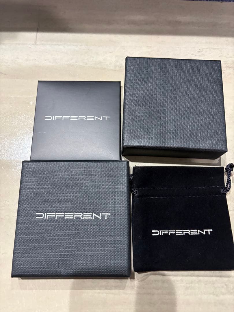 DIFFERENT ゴールドチェーンネックレス