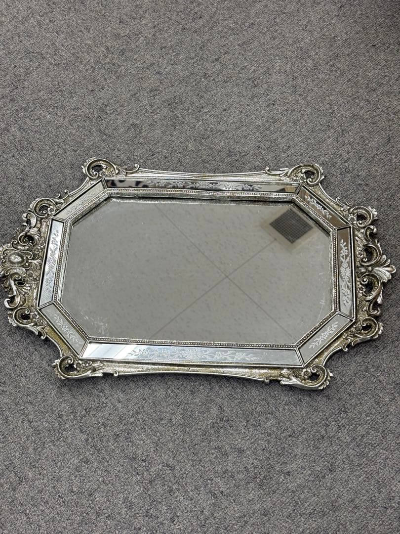 装飾的な八角形ミラー 中型