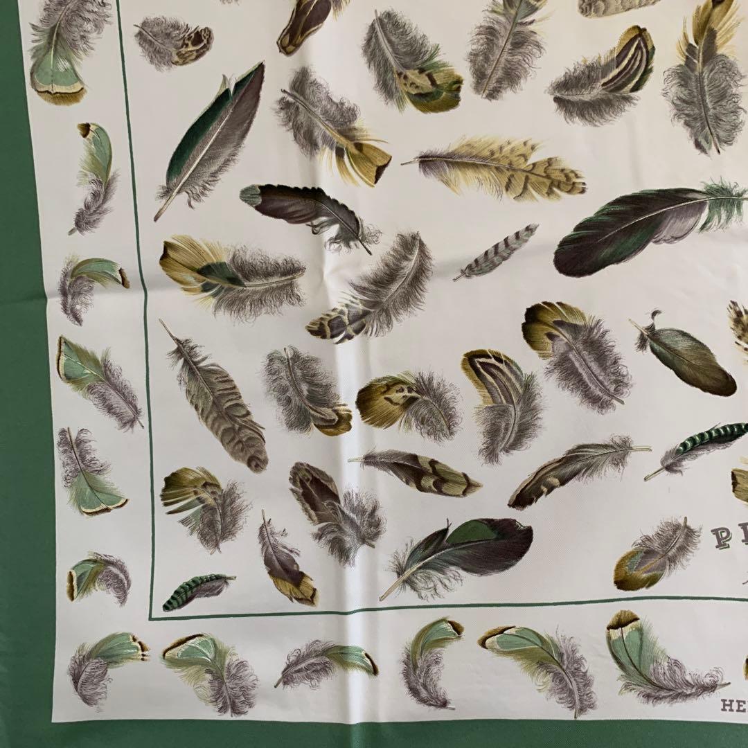 エルメス　カレ　HERMES PLUMS スカーフ グリーン系 羽根柄