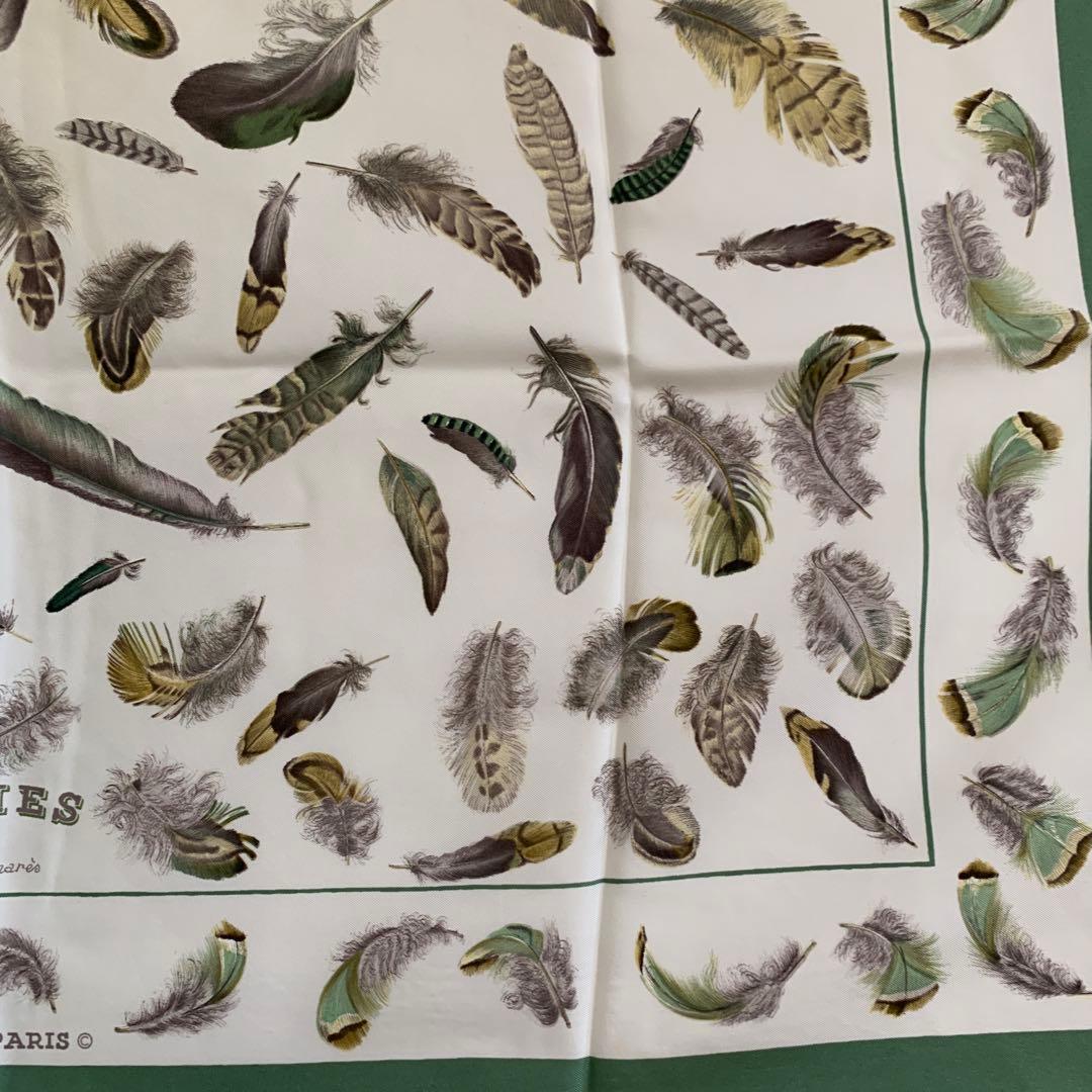 エルメス　カレ　HERMES PLUMS スカーフ グリーン系 羽根柄