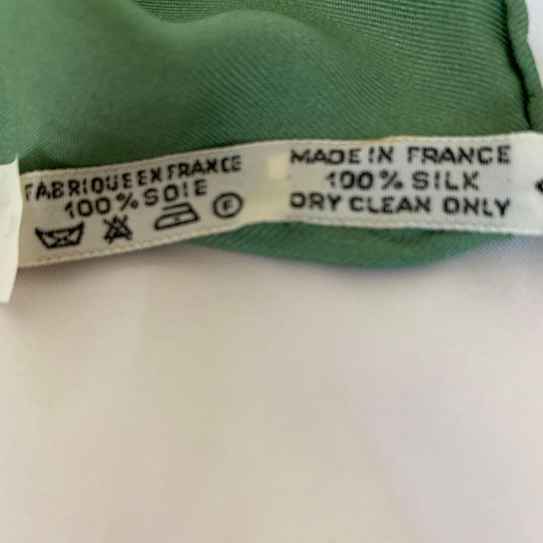 エルメス　カレ　HERMES PLUMS スカーフ グリーン系 羽根柄