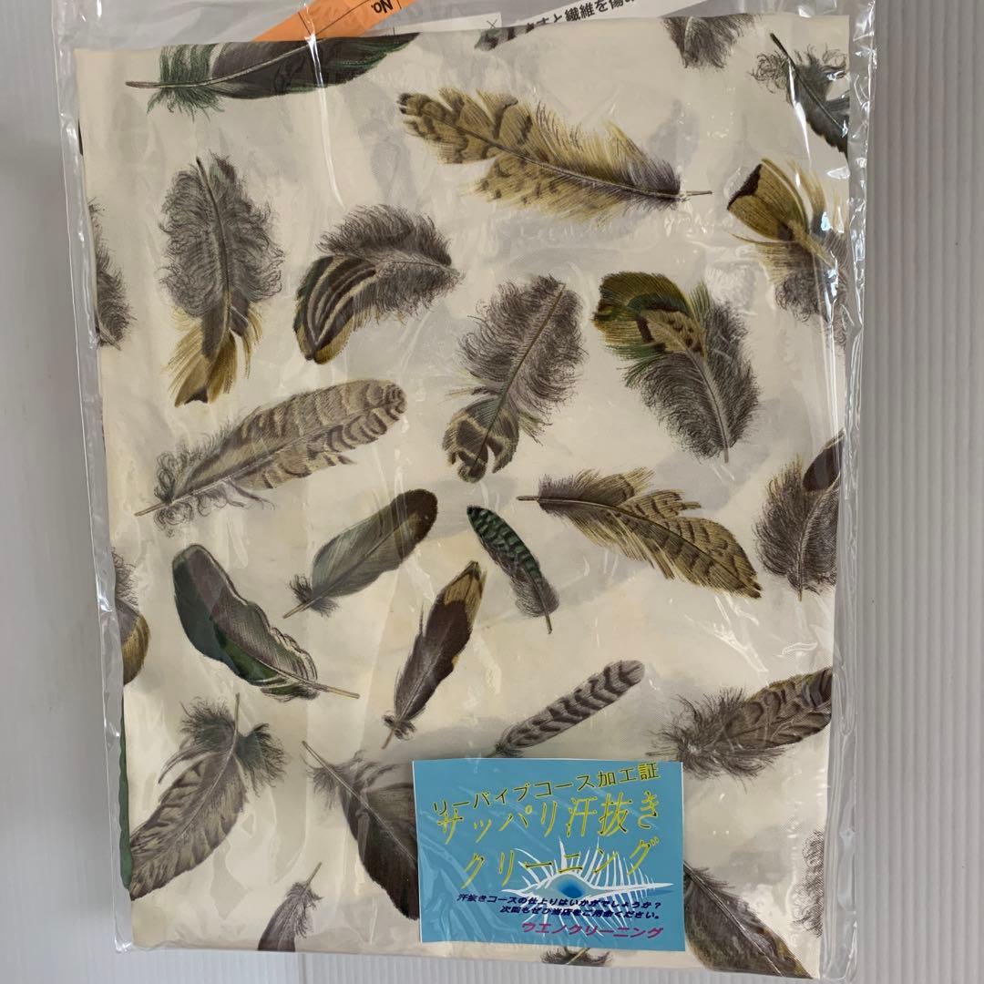 エルメス　カレ　HERMES PLUMS スカーフ グリーン系 羽根柄