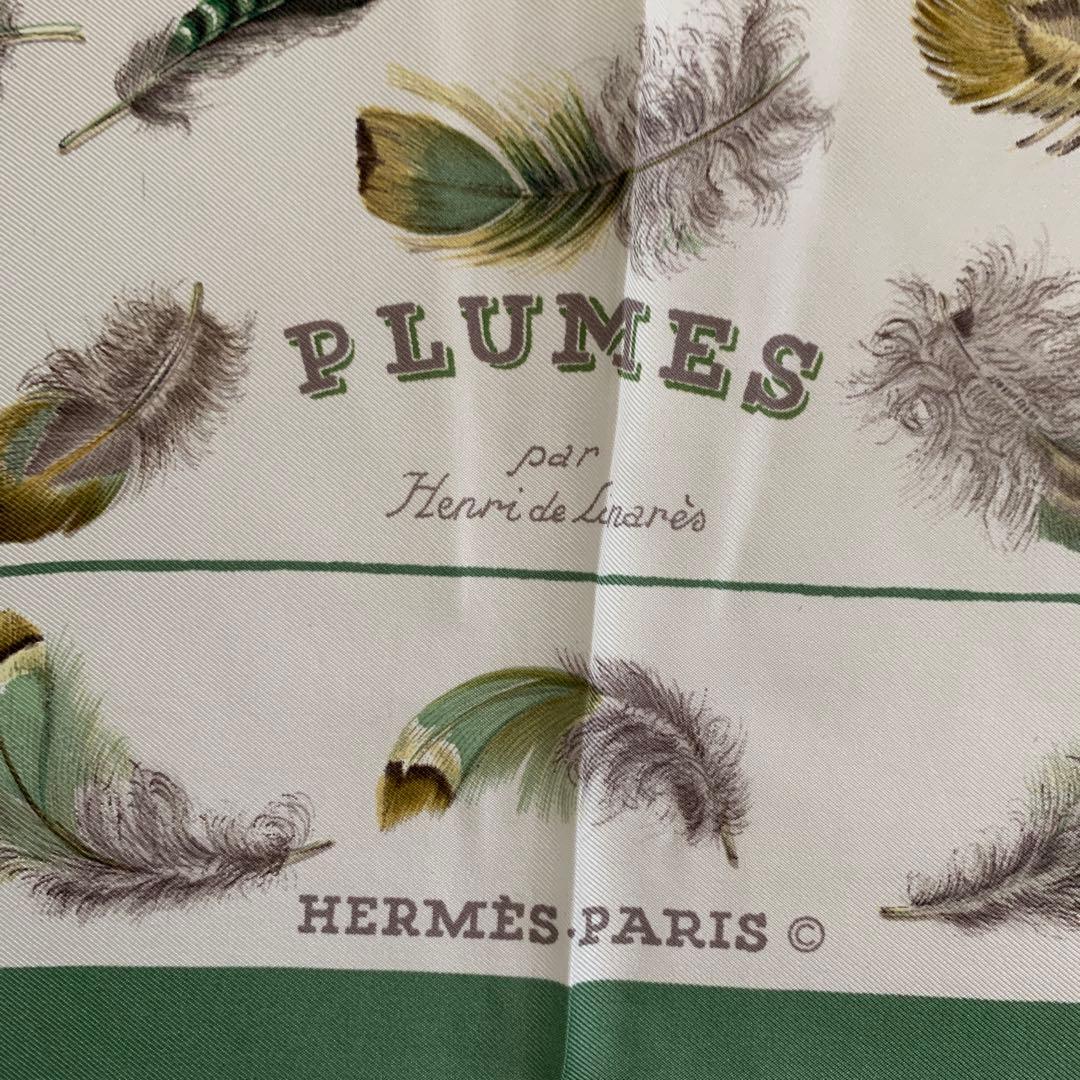エルメス　カレ　HERMES PLUMS スカーフ グリーン系 羽根柄