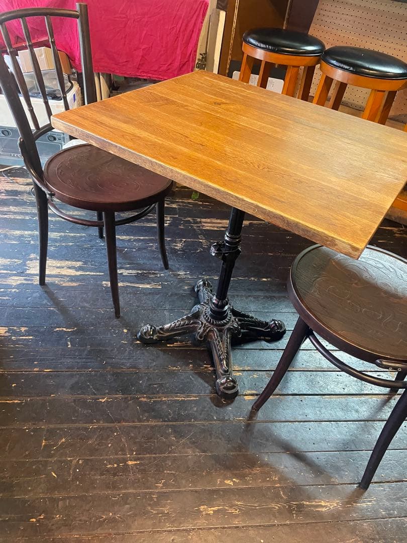 木製ビストロテーブル