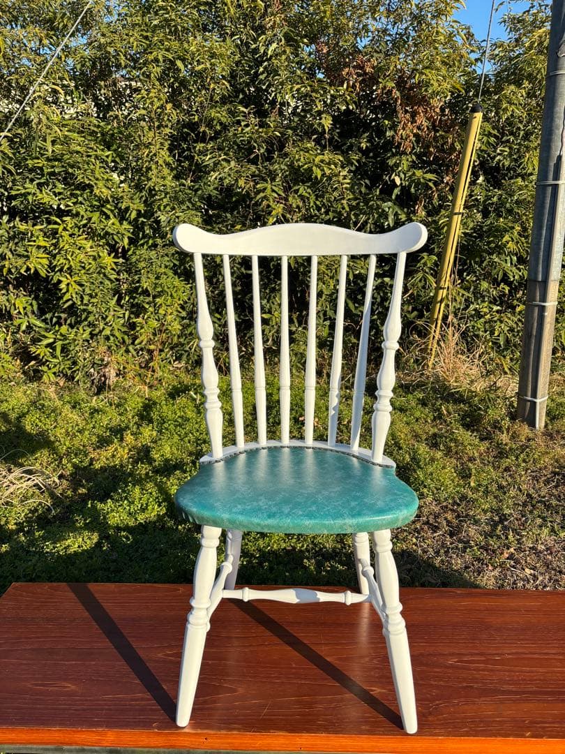 飛騨家具　WINDS太平 白いダイニングチェア① ウィンザーチェア　鋲打ち