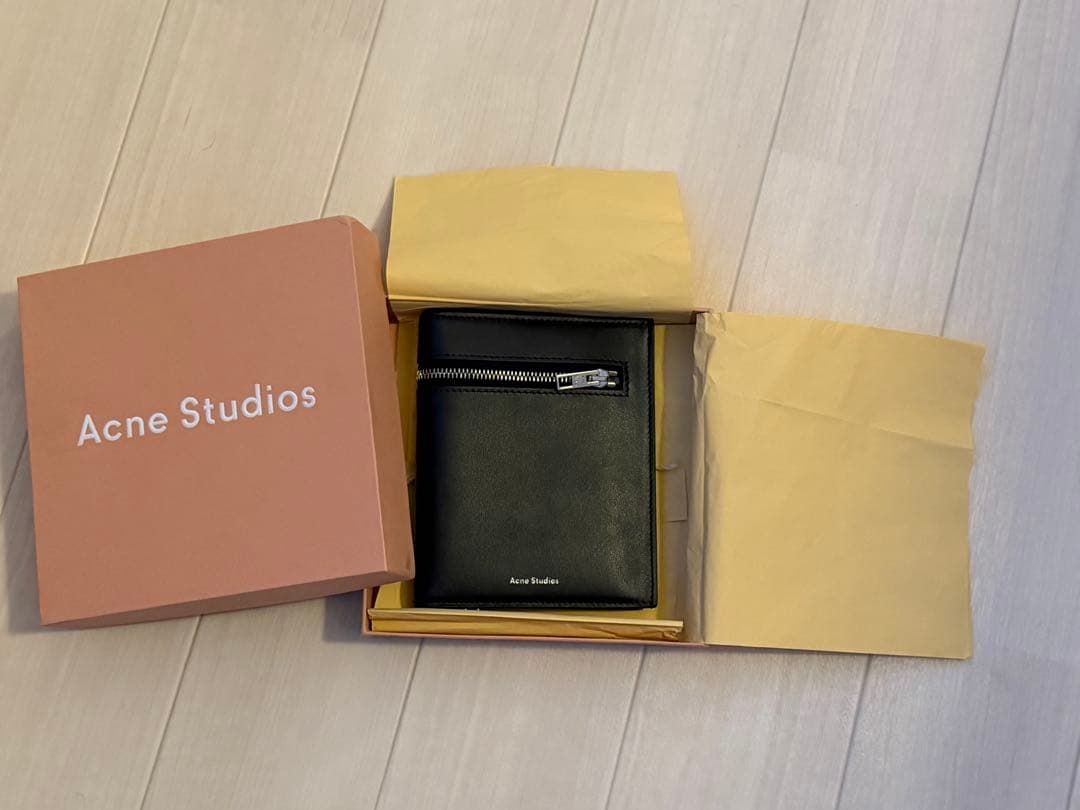 ACNE STUDIOS レザー ウォレット ファスナーディテール