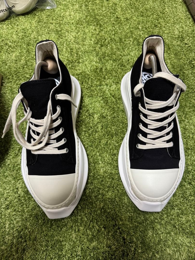 靴 drkshdw abstract