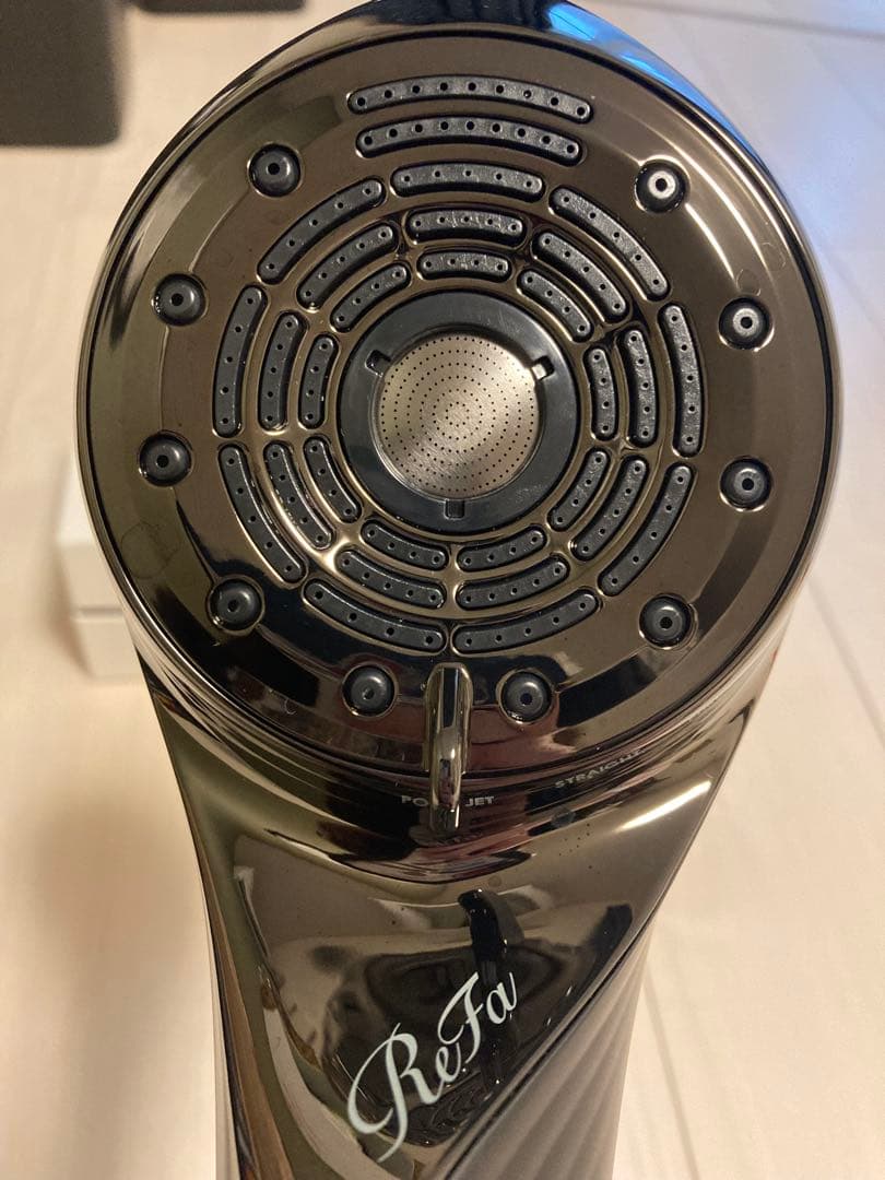 ＣＭ中！最新リファシャワーへッド！人気のブラック！定価33,000円！