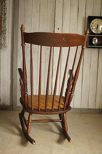 古い木製のロッキングチェア　昭和レトロ　アームチェア　ヴィンテージ　古家具