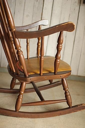 古い木製のロッキングチェア　昭和レトロ　アームチェア　ヴィンテージ　古家具